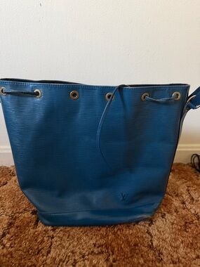 Louis Vuitton Teal Epi Leather Drawstring Shoulder Bag